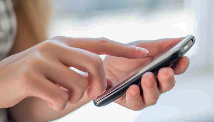 احذر هذه البرامج.. تنقل كل ما يدور داخل هاتفك