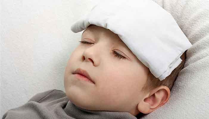 6 طرق لخفض حرارة جسم طفلك