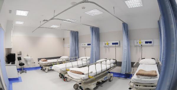 مجازاة 14 طبيبا وممرضا وإداريا بديروط للتقصير في العمل