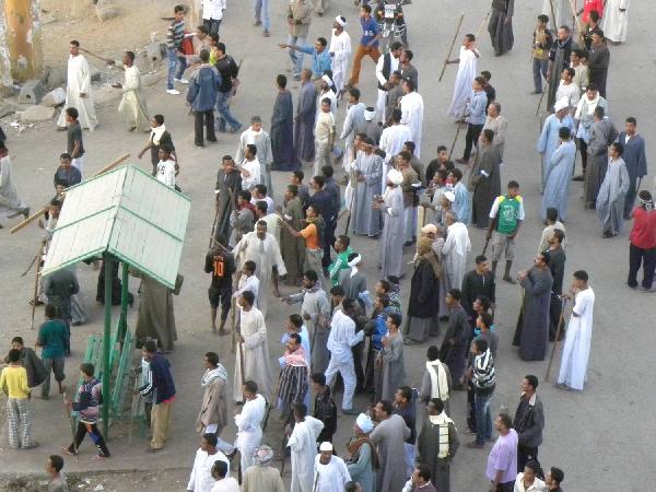 مشاجرة بالأسلحة بين عائلتين توقف الدراسة بأسيوط