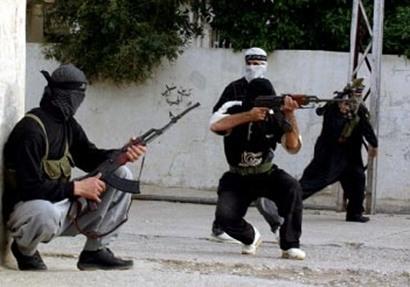 ملثمون يقتحمون كمين شرطة العبور وسط تبادل الرصاص الحي