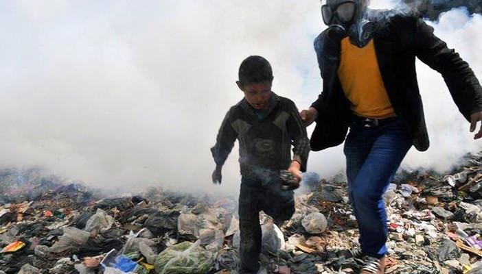 غاز “الأسد” السام يقتل أسرة سورية في إدلب