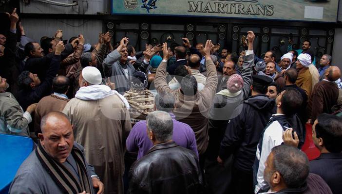 عمال “النيل لحليج الأقطان” يهتفون ضد القضاء ويطالبون بتدخل السيسي