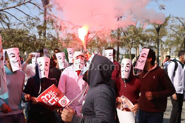 طلاب “٦ أكتوبر” يتظاهرون لإنقاذ سامية شنن من الإعدام