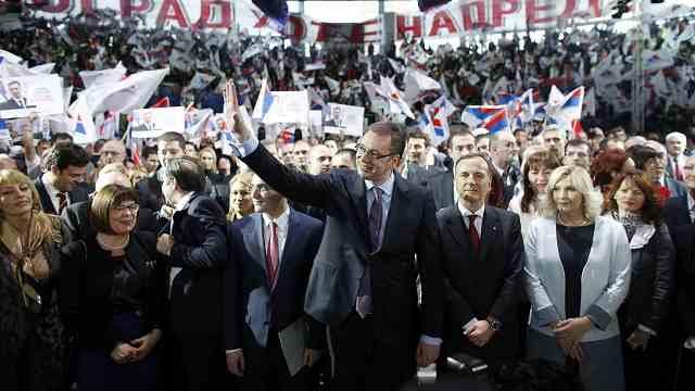 عودة الحزب التقدمي الصربي للحكم بأكثر من 48% بالبرلمان