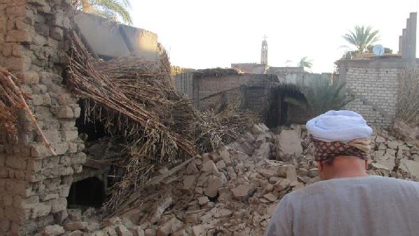 سقوط عشرات المنازل جراء السيول بسوهاج والمحافظ ينفي