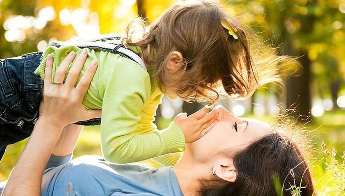 دراسة: 172 ألف جنيه إسترلينى سنويًا للمرأة نظير أمومتها