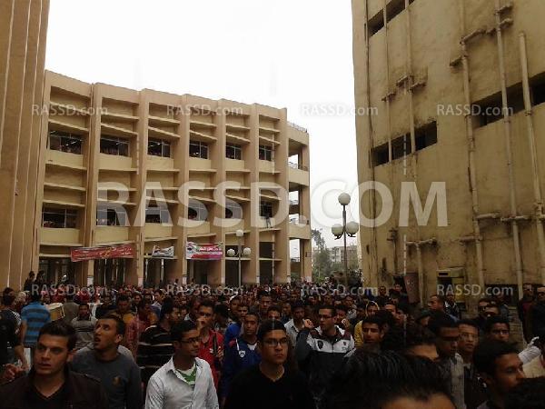 مسيرة حاشدة بجامعة الزقازيق رفضا لعودة الحرس الجامعي