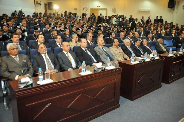 بالصور..السيسي يرافق مرسي بباكستان