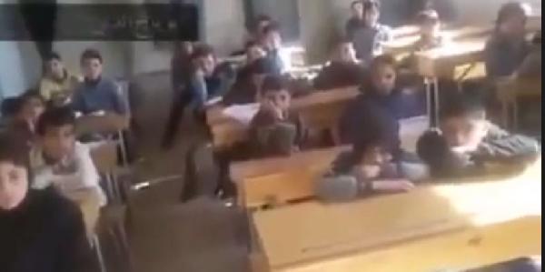 بالفيديو.. لحظة قصف تلاميذ مدرسة سورية بطائرات بشار