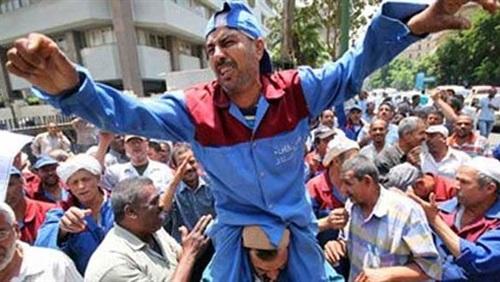 وقفة احتجاجية لعمال إحدى شركات النظافة الأجنبية بالقاهرة