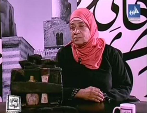 بالفيديو.. الأم المثالية بالجيزة كانت تمسح أحذية لتربي أولادها