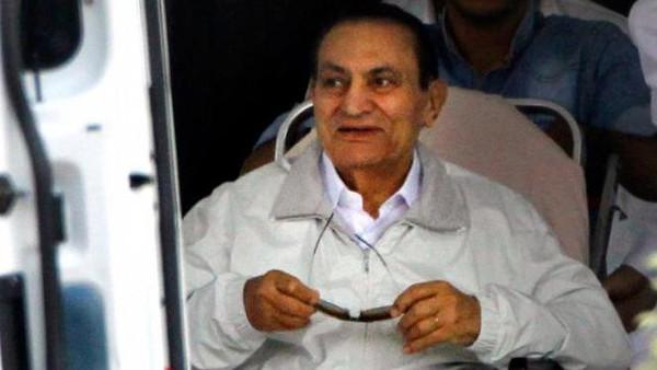 مصادر: السيسي يرفض مغادرة مبارك لمستشفى المعادي العسكري
