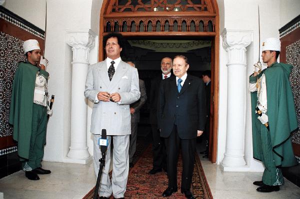 المنظمة المصرية تطالب بعدم تسليم قذاف الدم