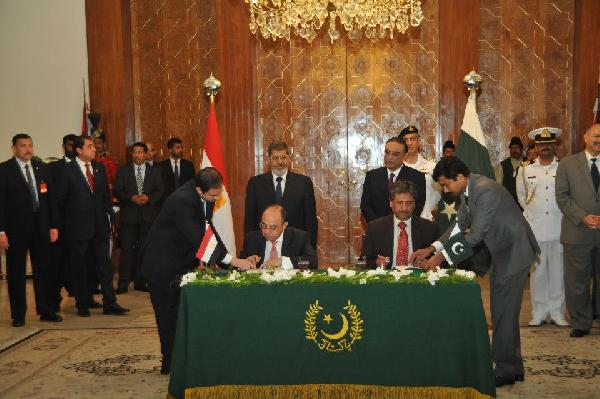 الرئيس يغادر الهند بعد توقيع العديد من الاتفاقيات