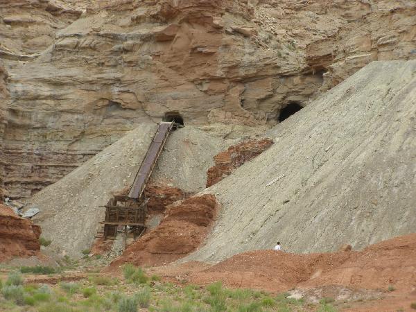 مطالبات بمد العمل بالقانون الحالي للمناجم والمحاجرلمدة سنة