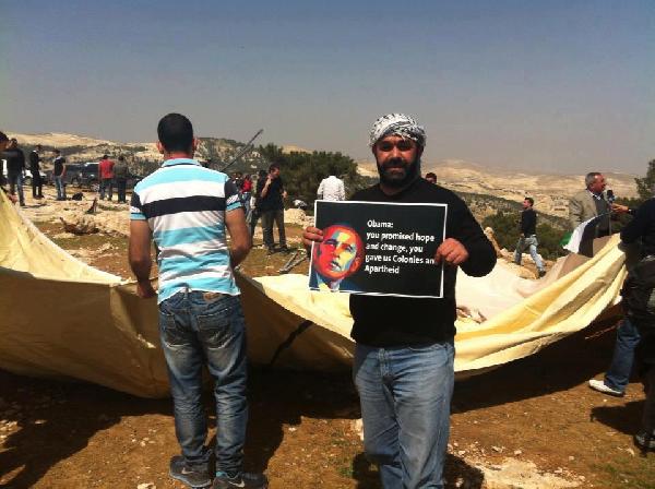 بعد وصول أوباما للقدس.. نشطاء يناهضون الاستيطان علي طريقتهم