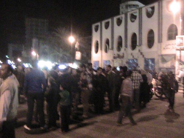 العاطلون بالسويس يحتجون على تعامل الجيش معهم