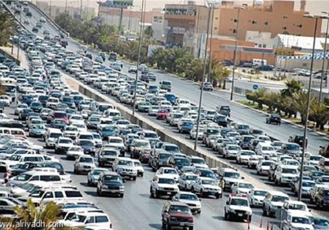 حادث تصادم أعلى الدائري وانقلاب سيارة رمل على “السويس الصحراوي”