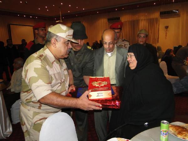 قائد الجيش الثاني الميداني يكرم أمهات “بورسعيد”