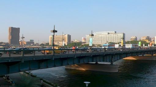 هبوط في كوبري بركة السبع  يوقف الطريق الزراعي