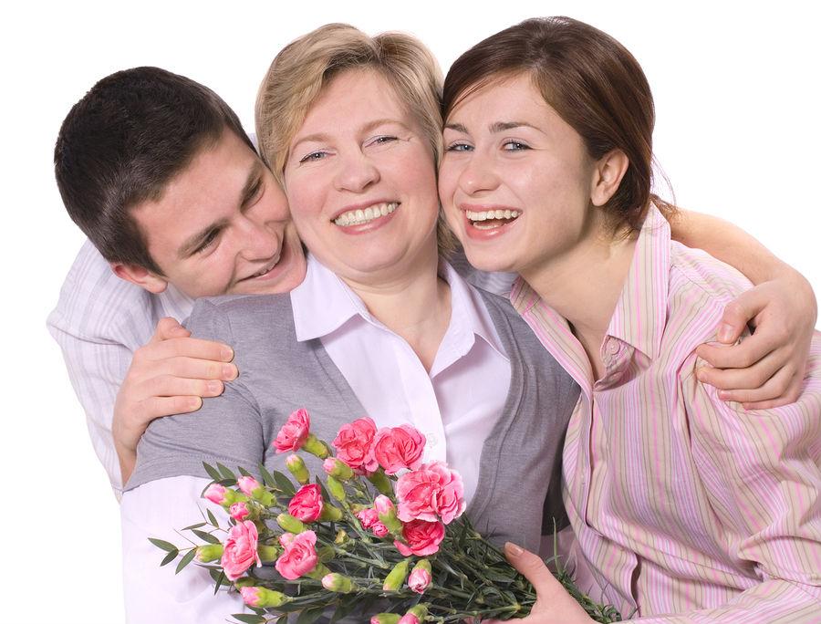 في عيدها.. هاشتاج “#يوم_الأم” يتصدر “تويتر”