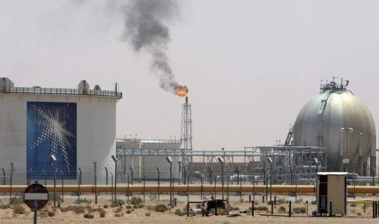 سياسي يكشف لـ”رصد” أسباب عودة شحنات أرامكو السعودية لمصر