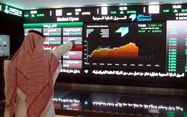 أسهم السعودية تعمق خسائرها بتراجع 4%