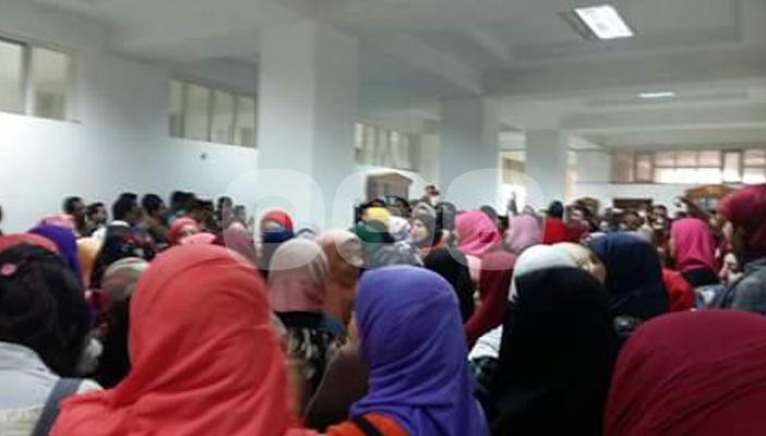 طلاب تجارة بني سويف يواصلون اعتصامهم اعتراضا على نتائج الامتحانات