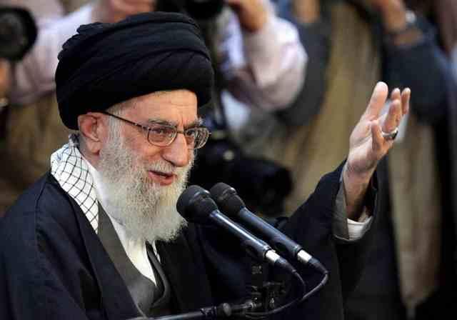 خامنئي يعرب عن شكوكه حول الحجم الحقيقي للهولوكوست