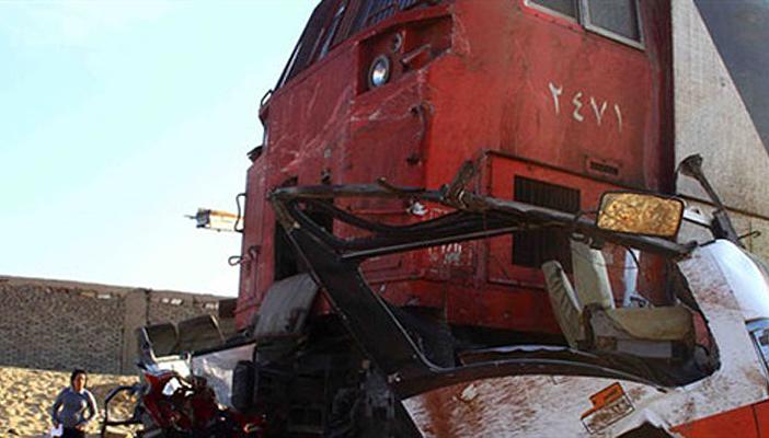 عشرات الإصابات في تصادم قطار بميكروباص بالشرقية