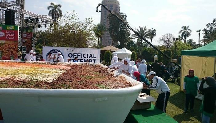 أضخم طبق فول في العالم.. أمل المصريين لدخول “جينيس”