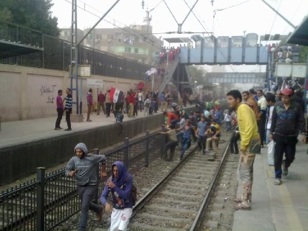 متظاهرون يقطعون محطة الملك الصالح