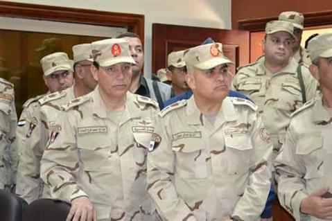 صدقي صبحي يتفقد عناصر الجيش والشرطة بسيناء