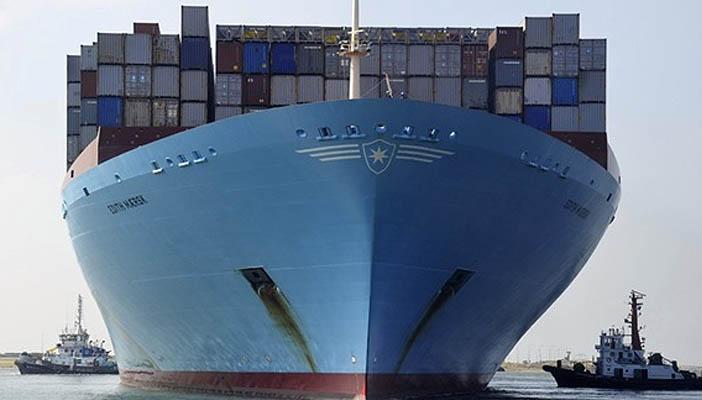 عبور أكبر سفن العالم من المجرى الملاحي لقناة السويس