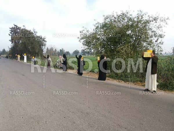 سلسلة بشرية بدسوق رفضًا لمحاكمة الرئيس مرسي