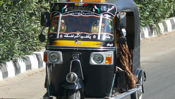 محافظ الجيزة يحظر سير التوك توك بمدينة 6 أكتوبر