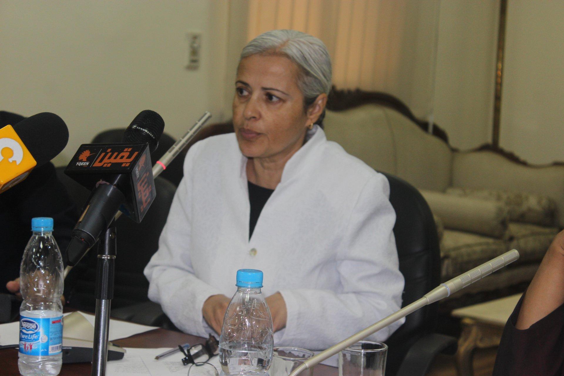 السيسي يتحدى الأطباء بعدم تغيير وزير الصحة في التعديل الوزاري الجديد