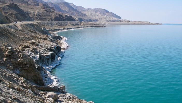 قلق كبير بعد انتشار 3 آلاف بركة حول البحر الميت