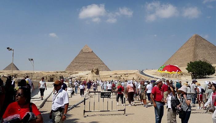 تخبط حكومي بسبب قرار منع تأشيرات السياحة للأفراد