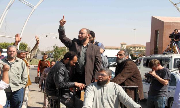 متظاهرو الإنتاج الإعلامي يمنعون العاملين من الدخول