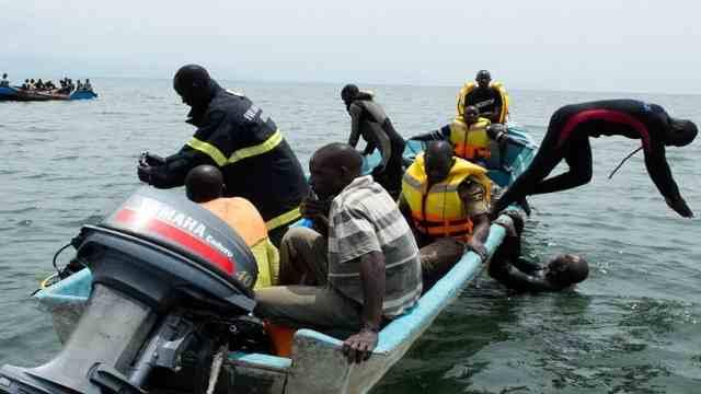 ارتفاع ضحايا قارب اللاجئين الغارق إلى 98 شخصا