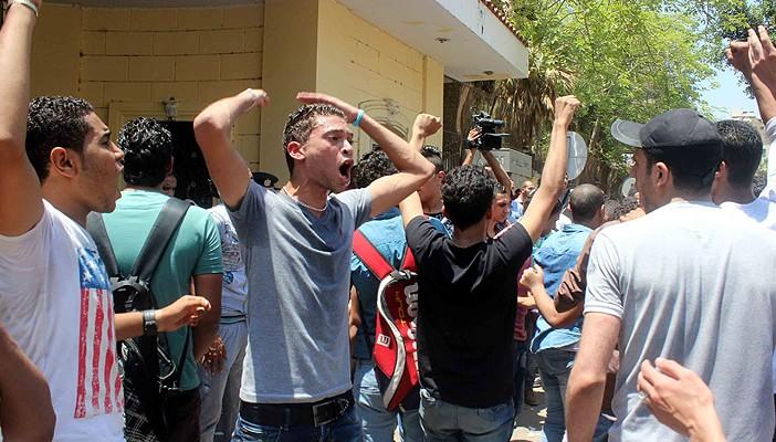 خريجو هندسة البترول يحتجون على تأخر قرار تعيينهم