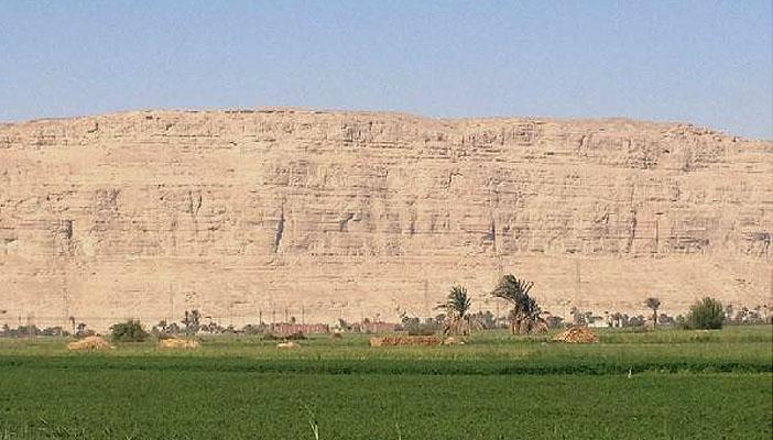 أهال بطن الجبل بسوهاج: “إحنا ميتين بالحيا والتعابين بتعيش معانا”