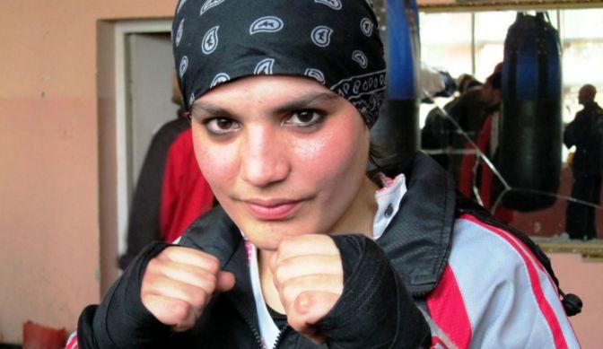 ملاكمة أفغانية تتحدى التقاليد وتتدرب في غرفة كانت تستخدم للإعدامات