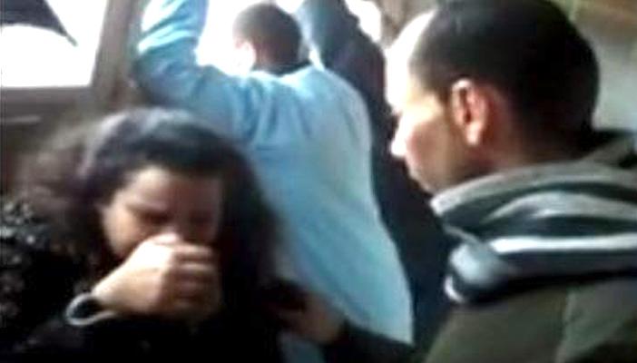 بالفيديو.. الشرطة تتحرش جنسيا بمتهمات أمام أزواجهن