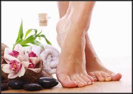 4 وصفات طبيعية لعلاج جفاف القدمين