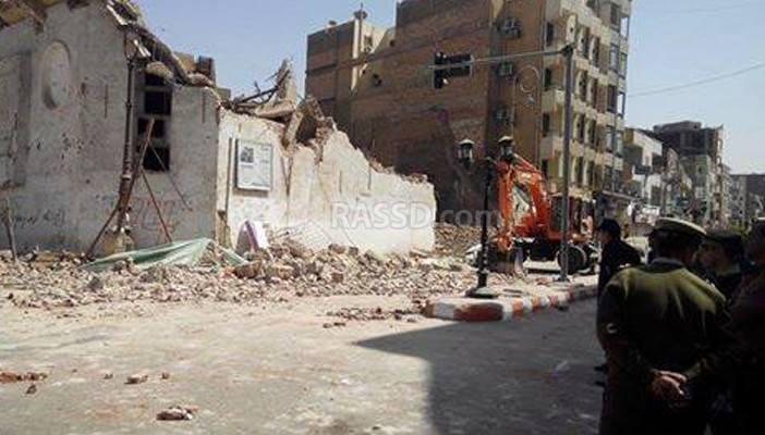 12 مصابًا في انهيار مبنى السينما القديمة بقنا