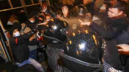 روسيا تواصل الاتصالات مع كييف