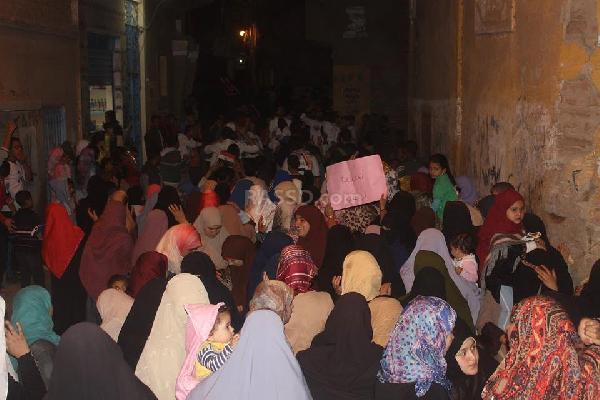 بالصور.. تظاهرات ليلية منددة بتدخل مصر عسكريا باليمن